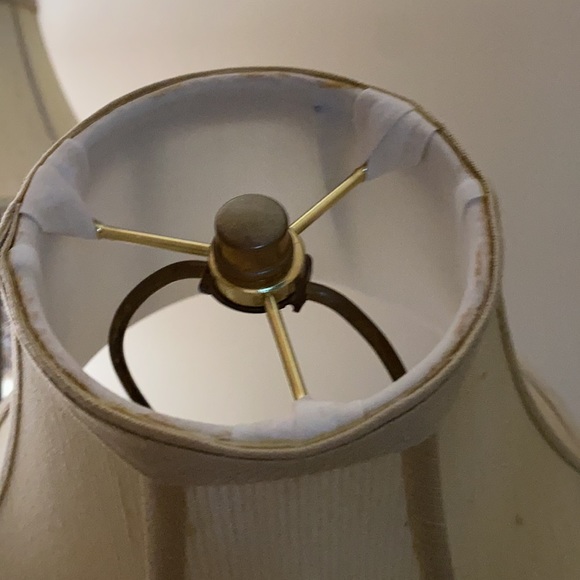 Vintage ornate buffet table lamps - Picture 10 of 11